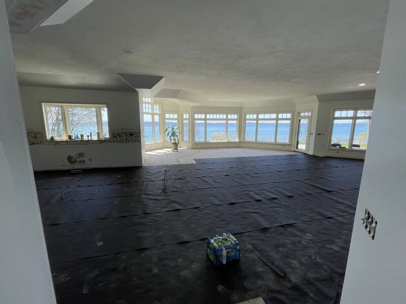 Great room, Lakefront Residence