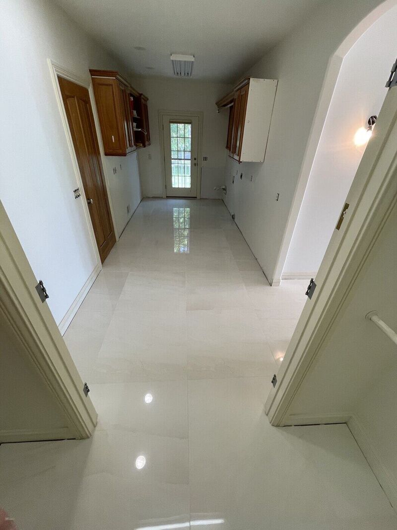 Laundry, Lakefront Residence