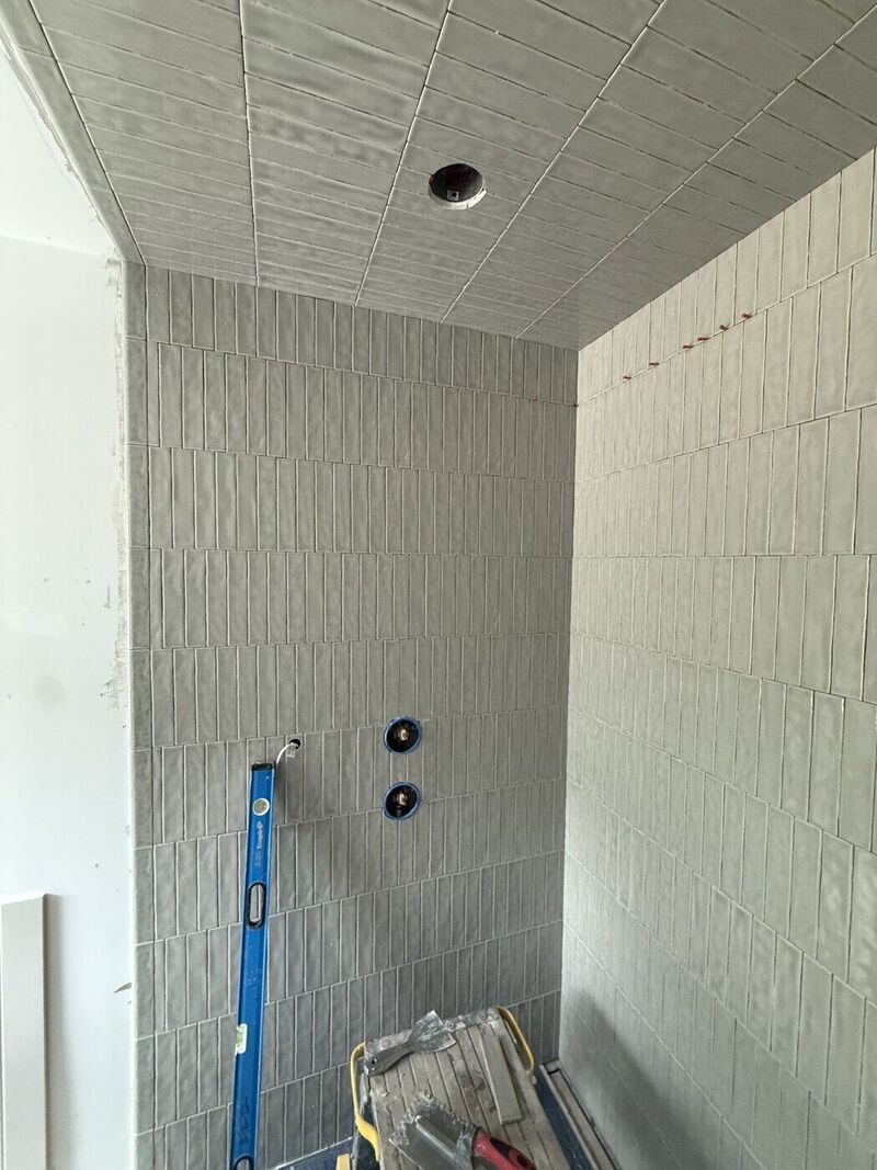 Primary bath, Charcoal Gloss and Green Glass