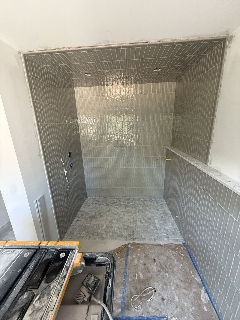 Primary bath, Charcoal Gloss and Green Glass