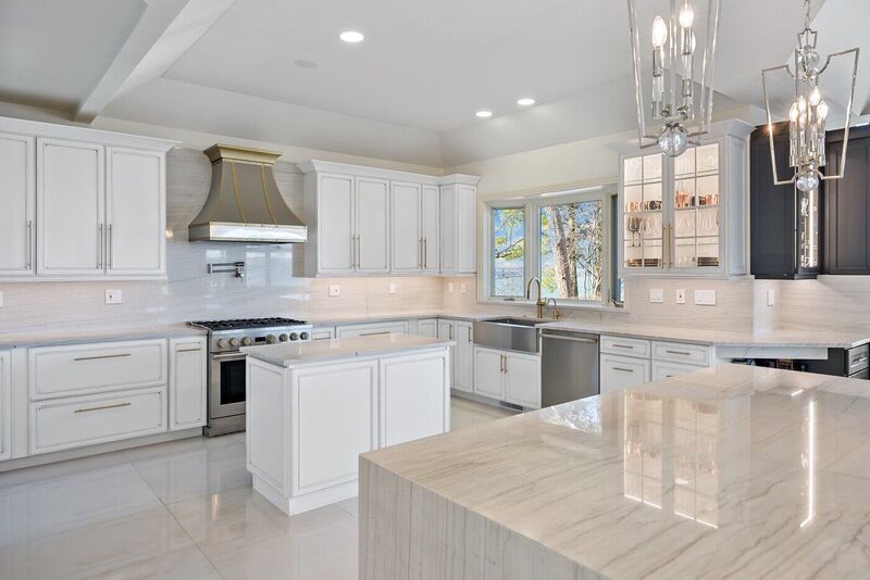 Kitchen / backsplash, Lakefront Residence