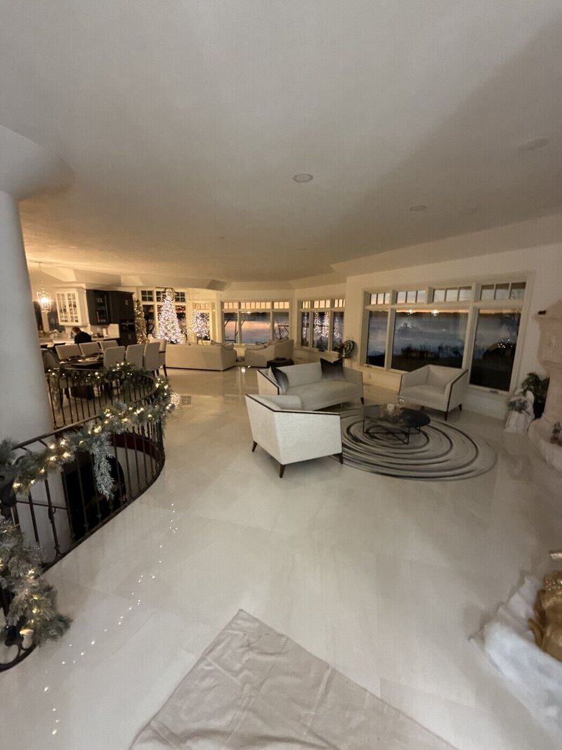 Great room, Lakefront Residence