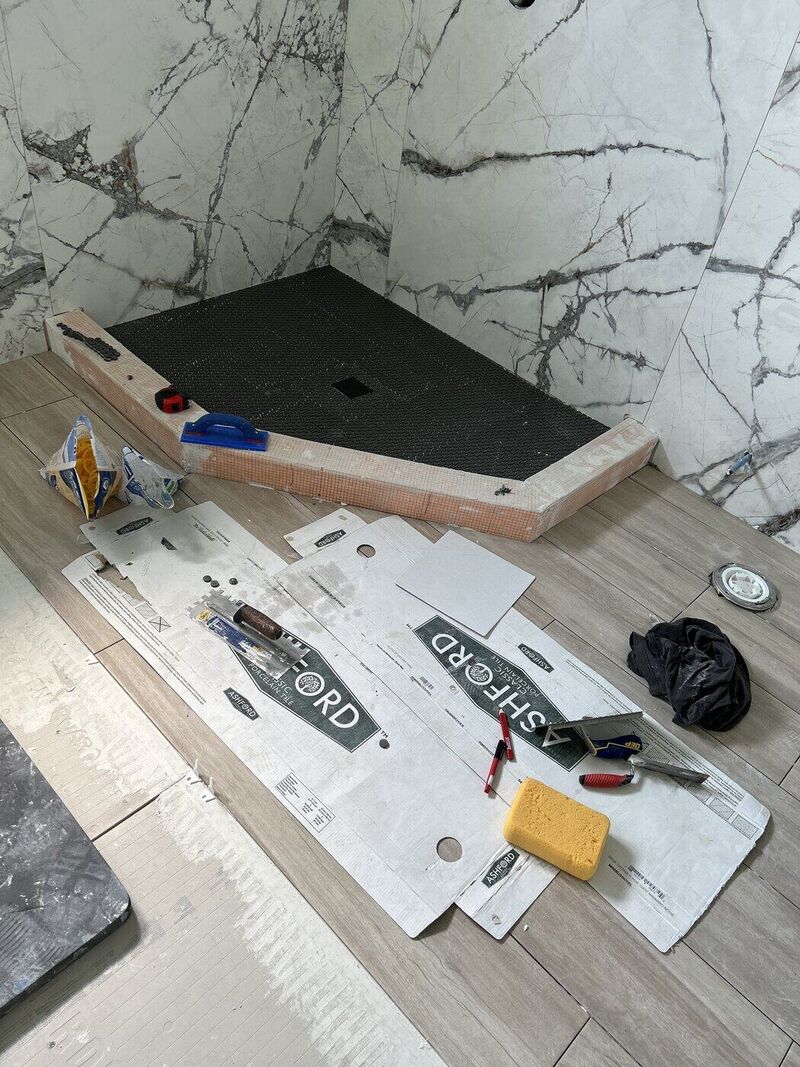 Primary bath, Bold-Vein Calacatta