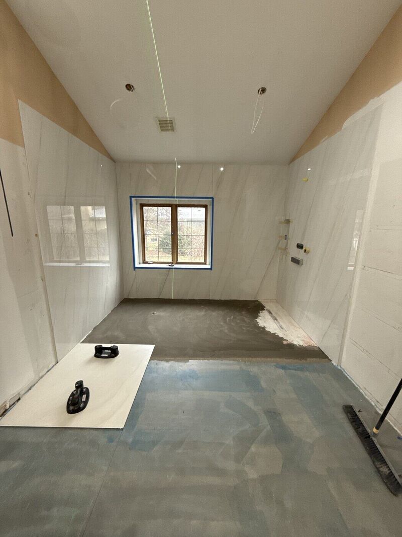 Primary bath, High-End Slab Bath
