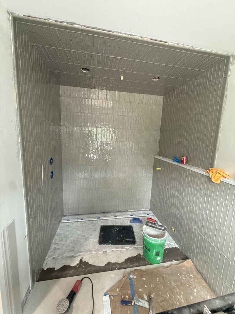 Primary bath, Charcoal Gloss and Green Glass